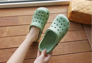 Damskie letnie chodaki croksy zielone