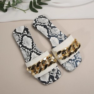 Klapki damskie z efektowną złotą ozdobą skóra węża