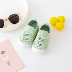 Buciki dziecięce z delikatną skarpetą z siateczki zielone