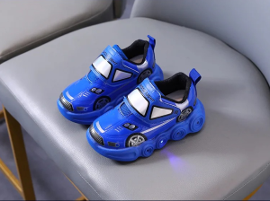 Buty świecące trampki LED dla chłopców z motywem samochód 