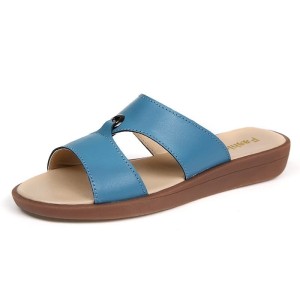 Komfortowe Klapki Damskie ze Skóry na Niskim Koturnie  Wsuwane