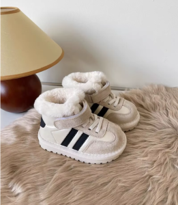 Zimowe buty dziecięce ocieplane z futerkiem – czarne botki antypoślizgowe rozm. 16–30