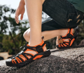 meskie-sandaly-trekkingowe-pomaranczowe-outdoor-letnie-stylizacja.png