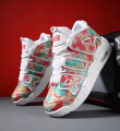 Para wzorzystych sneakersów koszykarskich Tie-Dye na czerwono-szarym tle